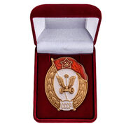 Знак об окончании Автомобильного училища СССР в бархатистом футляре (копия)