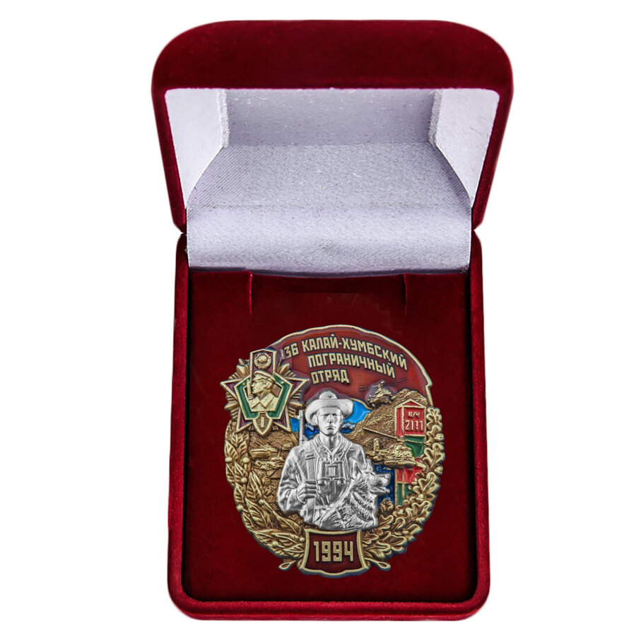 Знак в бархатистом футляре 136 Калай-Хумбский пограничный отряд