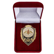 Знак в бархатистом футляре Отличник Автобронетанковой службы