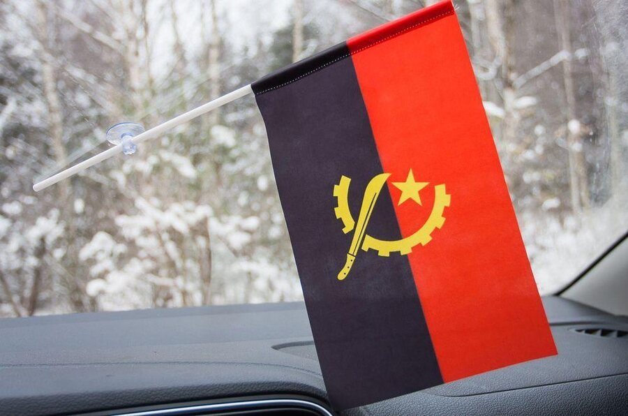 Флажок в машину с присоской Анголы
