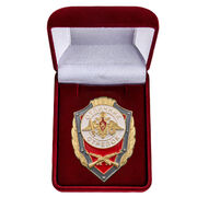 Знак в бархатистом футляре Отличник стрелок