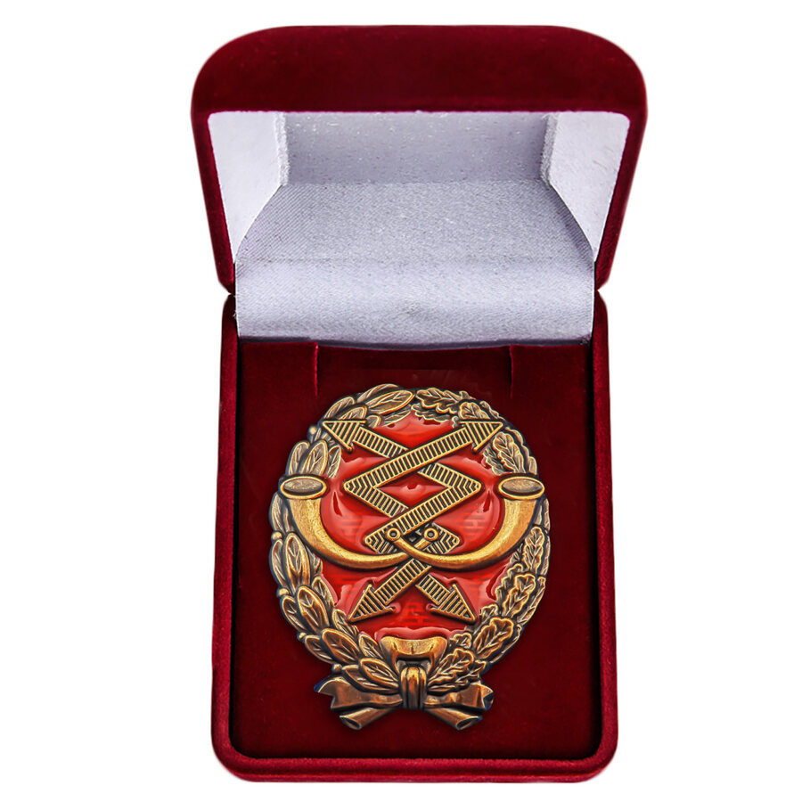 Знак Красного военного связиста в бархатистом футляре (муляж)