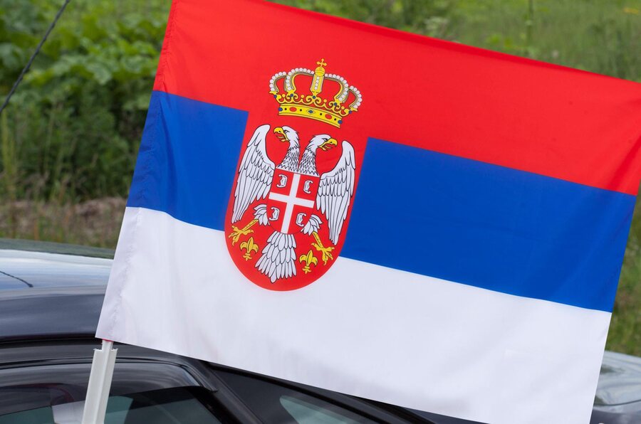 Флаг на машину с кронштейном Сербии