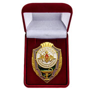 Знак Отличник медицинской службы в бархатистом футляре