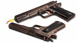 Пистолет зажигалка Mauser на подставке