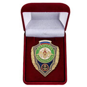 Знак в бархатистом футляре Отличник Морской пехоты