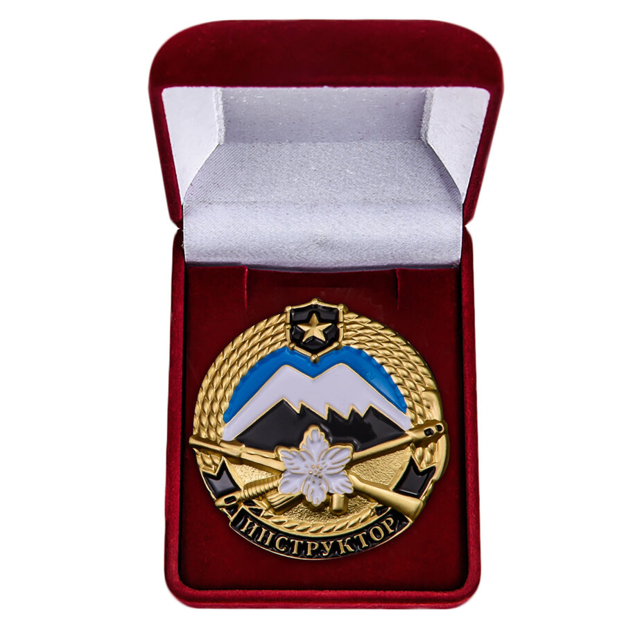 Знак в бархатистом футляре Инструктор горной подготовки