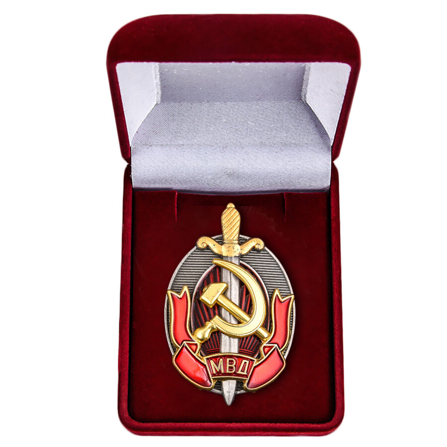 Знак Заслуженный работник МВД в бархатистом футляре (копия)