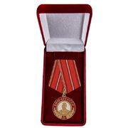 Муляж Медали в бархатистом футляре 100 лет СССР Сталин