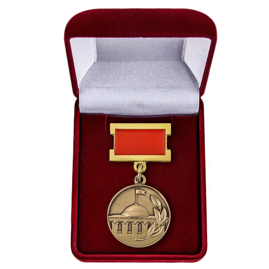 Знак в бархатистом футляре Лауреат премии Совета Министров СССР (Муляж) 