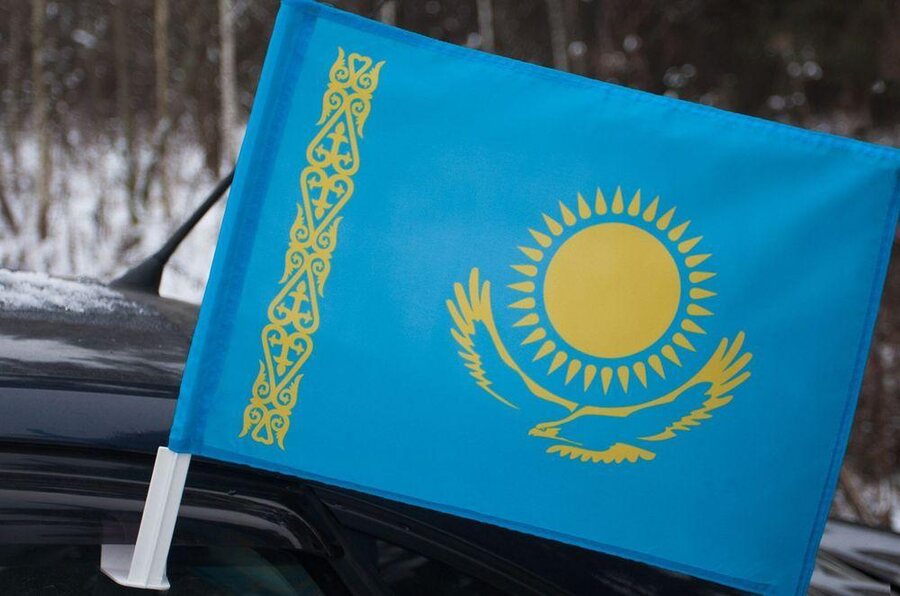 Флаг на машину с кронштейном Казахстан