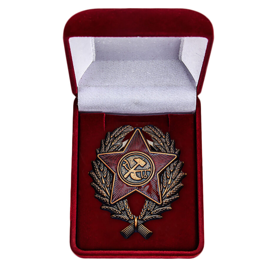 Знак Красного командира (1918-1922 гг.) в бархатистом футляре (муляж)