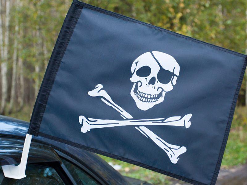Флаг на машину с кронштейном Пиратский С повязкой