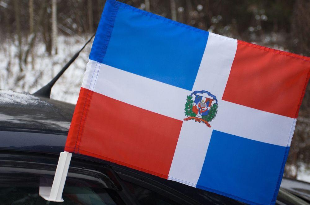 Флаг на машину с кронштейном Доминиканской Республики
