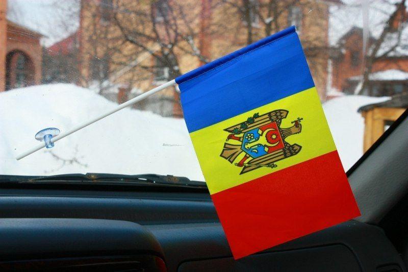 Флажок в машину с присоской Молдова