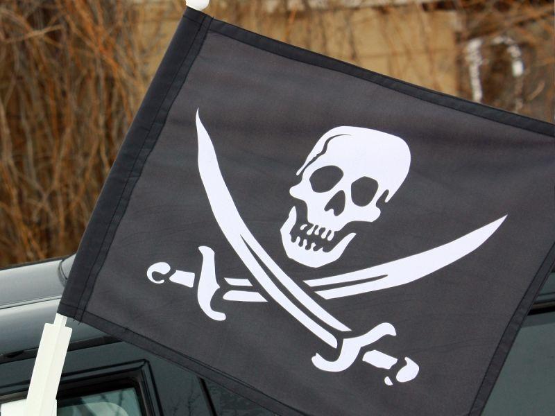 Флаг пиратский на машину с кронштейном С саблями