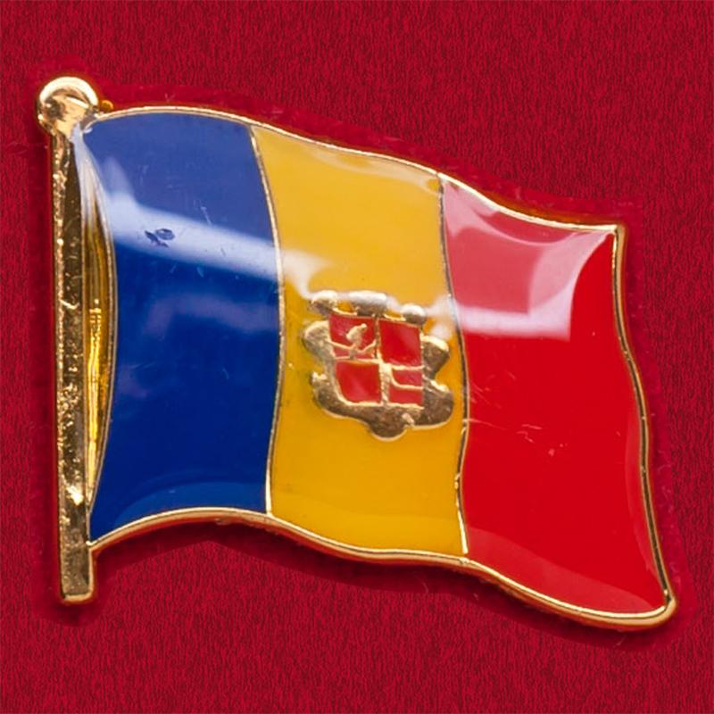 Геральдический значок с флагом Румынии 