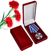 Медаль в бархатистом футляре За боевое содружество ФСБ РФ
