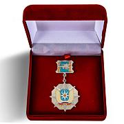 Знак в бархатистом футляре Отличник авиации МЧС (вертолёт)