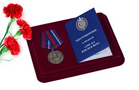 Медаль в бордовом футляре 100 лет ФСБ Союз ветеранов Госбезопасности