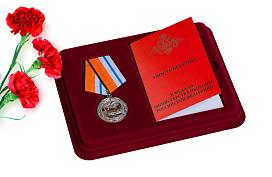 Медаль в бордовом футляре За морские заслуги в Арктике
