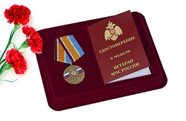 Медаль в бордовом футляре Ветеран МЧС России