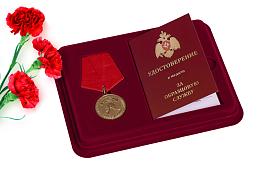 Медаль в бордовом футляре Российского пожарного общества За образцовую службу