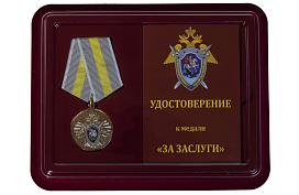 Медаль в бордовом футляре За заслуги (СК России) 