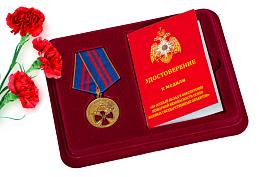 Медаль в бордовом футляре За вклад в пожарную безопасность государственных объектов