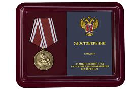Медаль в бордовом футляре Бехтерева В.М. За многолетний труд в системе здравоохранения