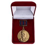 Знак в бархатистом футляре Главный маршал артиллерии Неделин